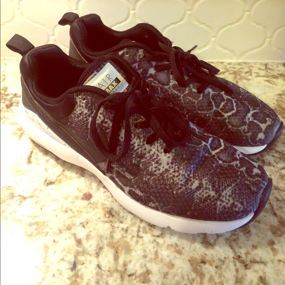 NIKE AIR MAX SIREN